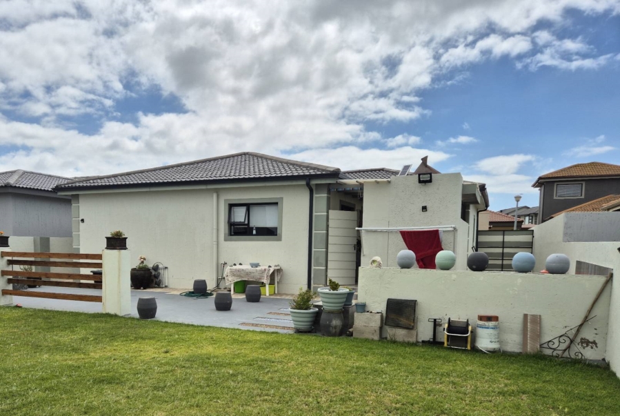 2 Bedroom Property for Sale in Dana Bay Western Cape